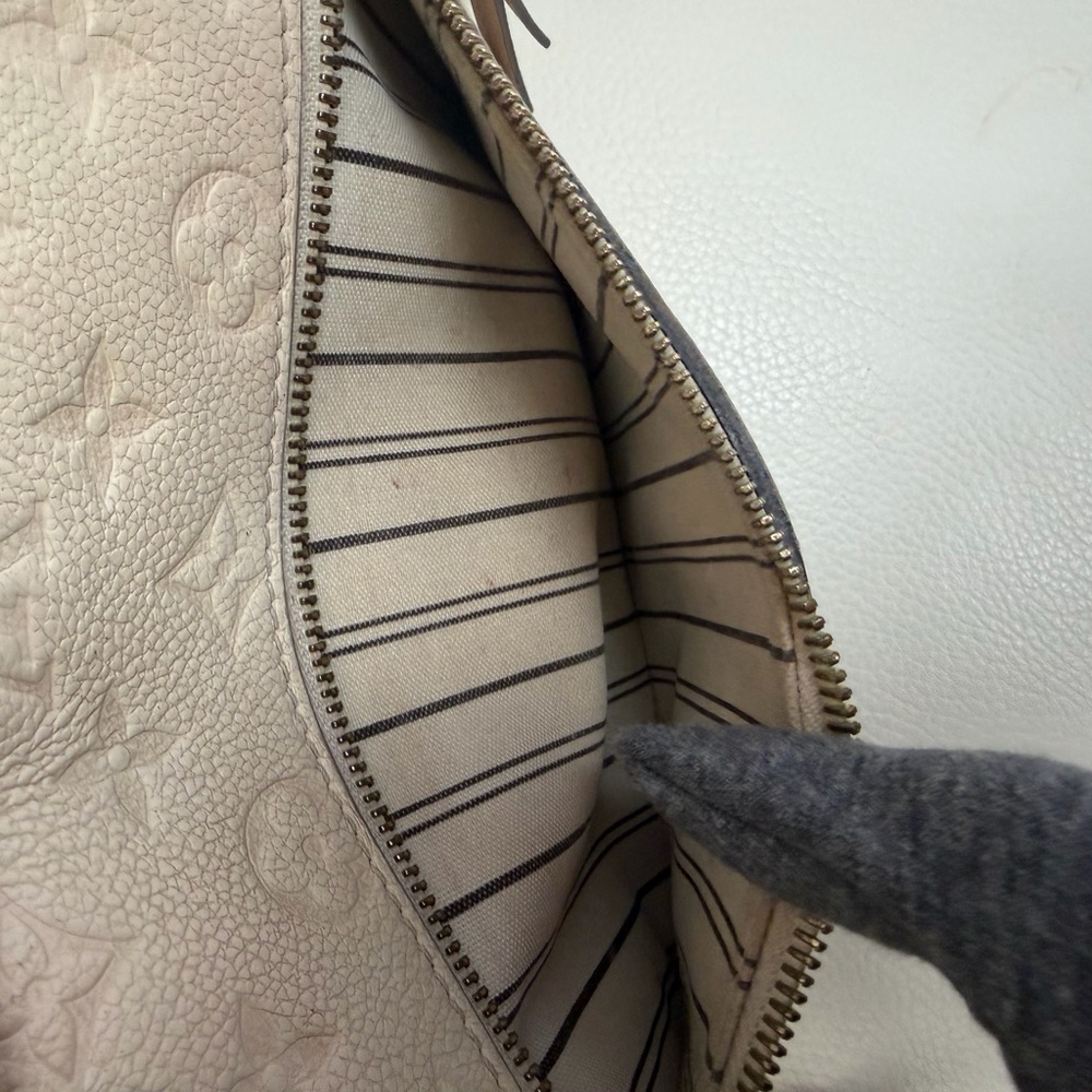 Louis Vuitton Pochette Métis Crossbody Bag - Picture 16 of 16